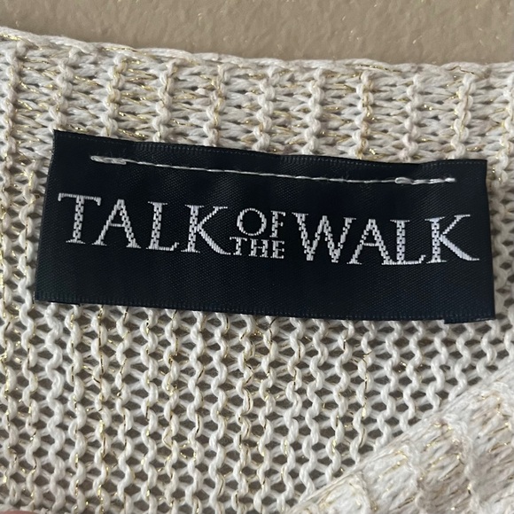 talk of the walk • white & gold metallic floral bat wing top - Picture 10 of 15